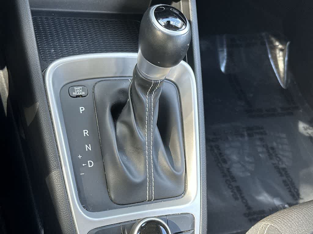 Thumbnail: 2023 Hyundai Venue - 21