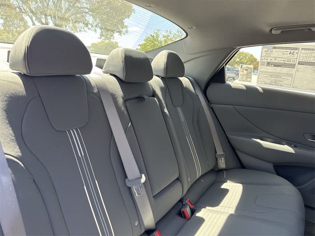 2025 Hyundai Elantra SEL 21