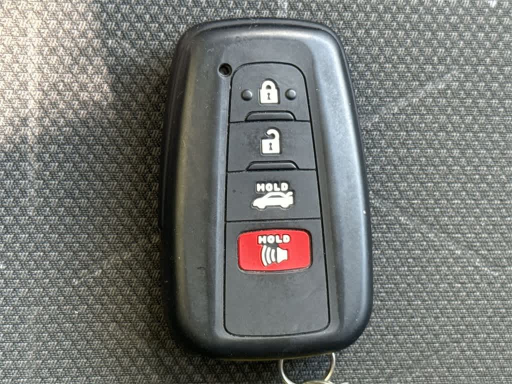 2022 Toyota RAV4 XLE 28
