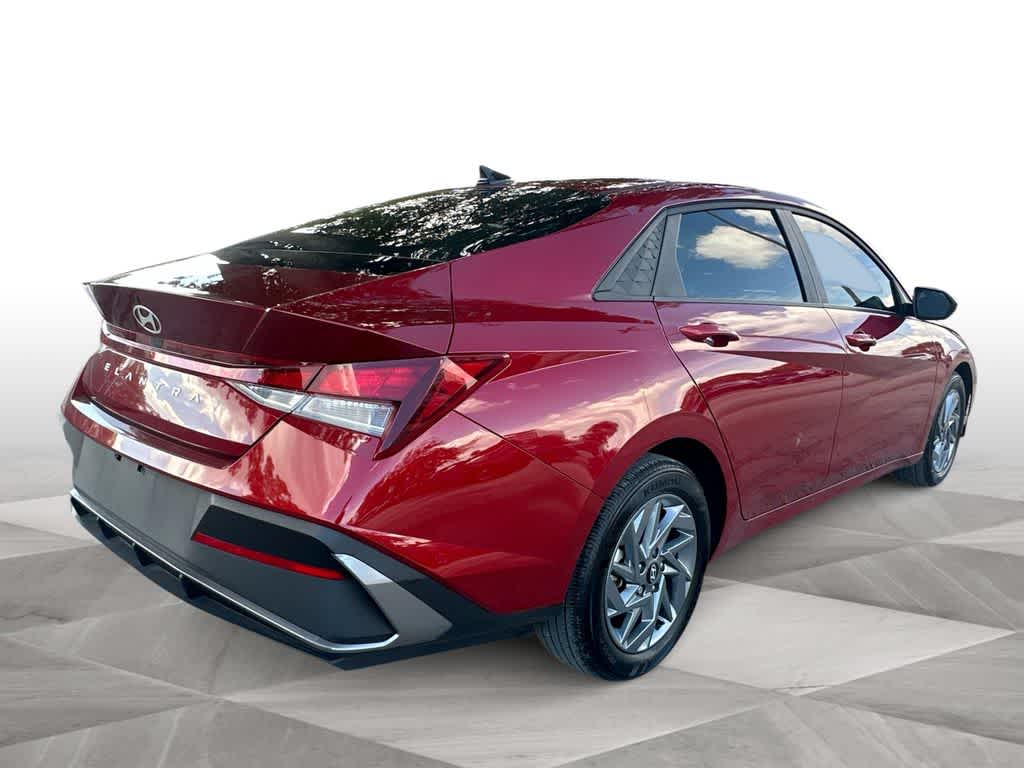 Thumbnail: 2024 Hyundai Elantra - 8
