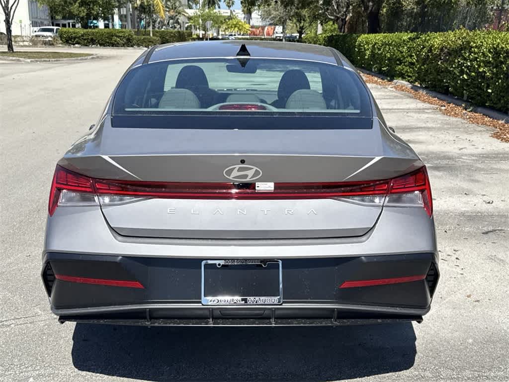 2025 Hyundai Elantra SEL 13