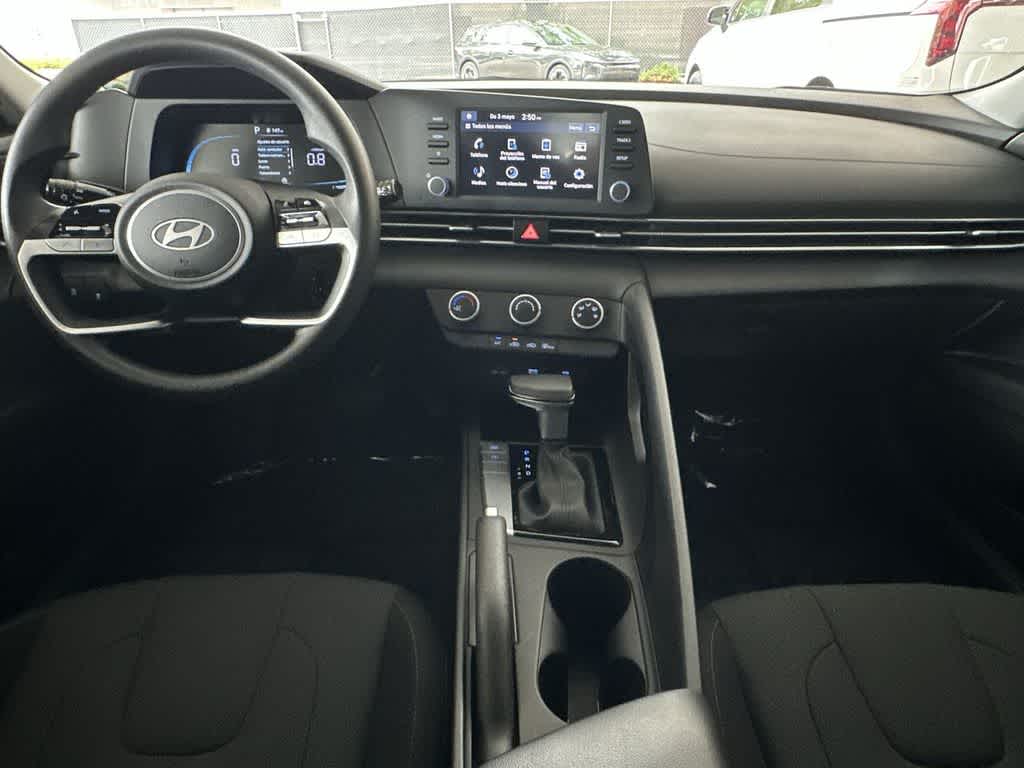 Thumbnail: 2025 Hyundai Elantra - 25