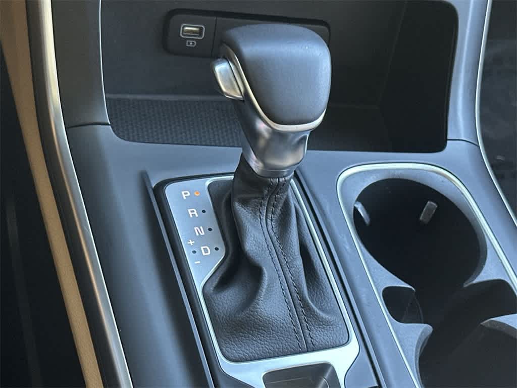 Thumbnail: 2023 Kia Carnival - 21