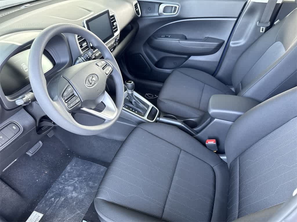 2025 Hyundai Venue SE 13