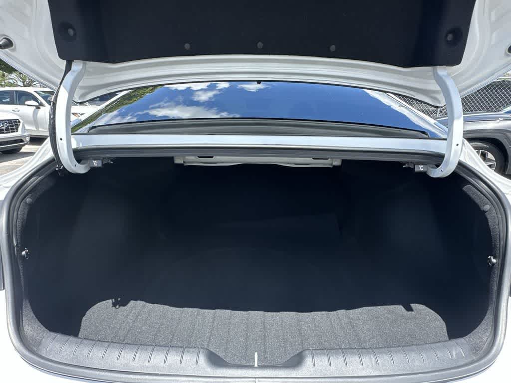 Thumbnail: 2025 Hyundai Elantra - 17