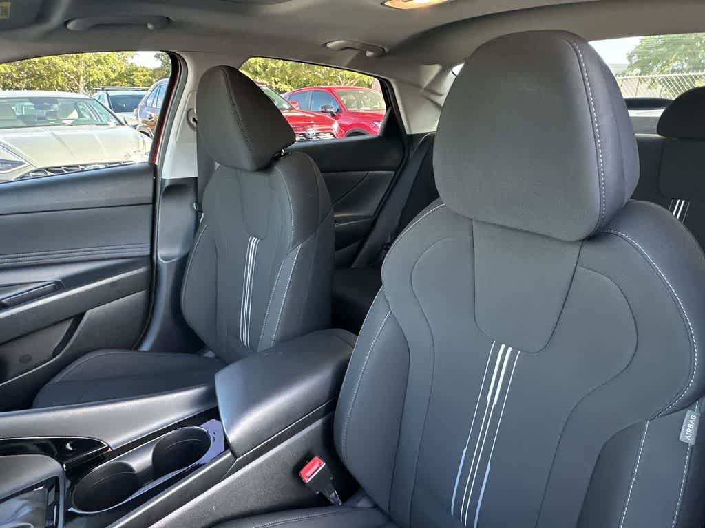 Thumbnail: 2022 Hyundai Elantra - 14