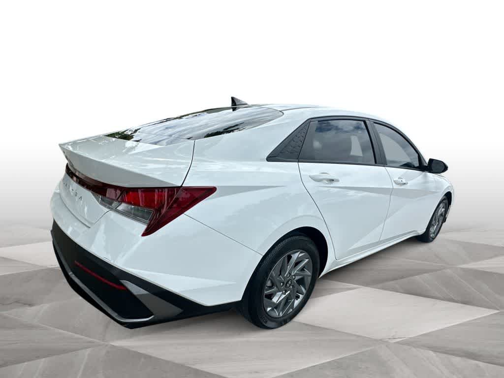 Thumbnail: 2024 Hyundai Elantra - 8