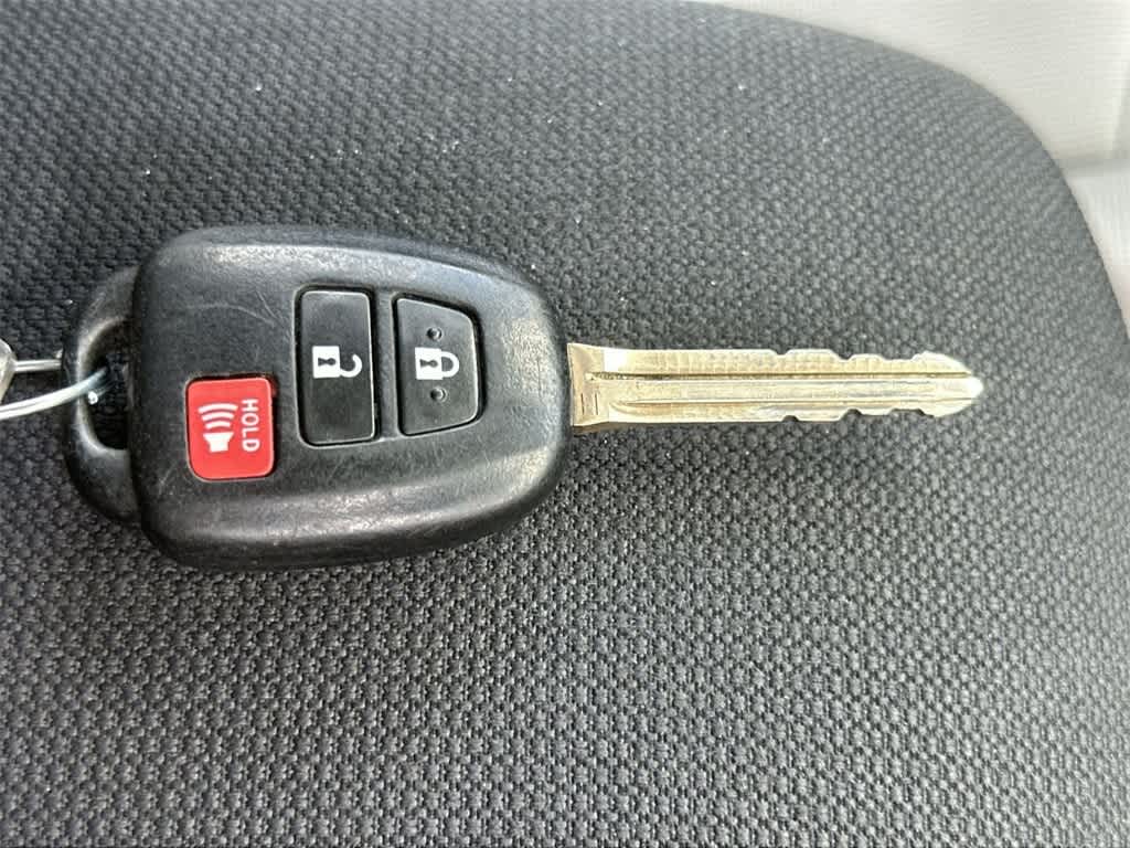 Thumbnail: 2022 Toyota Corolla Cross - 28