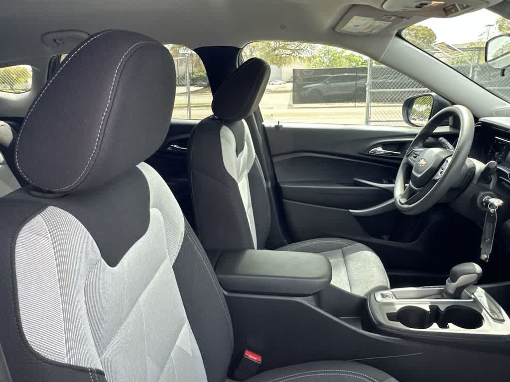 Thumbnail: 2025 Chevrolet Trax - 27