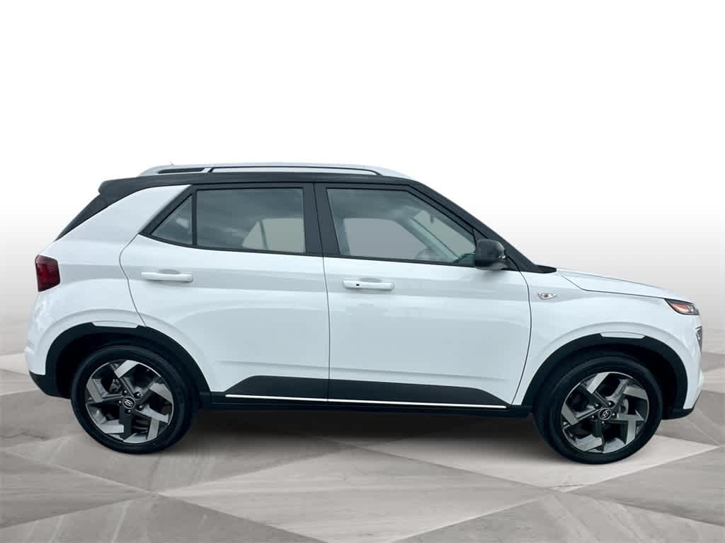 Thumbnail: 2023 Hyundai Venue - 9