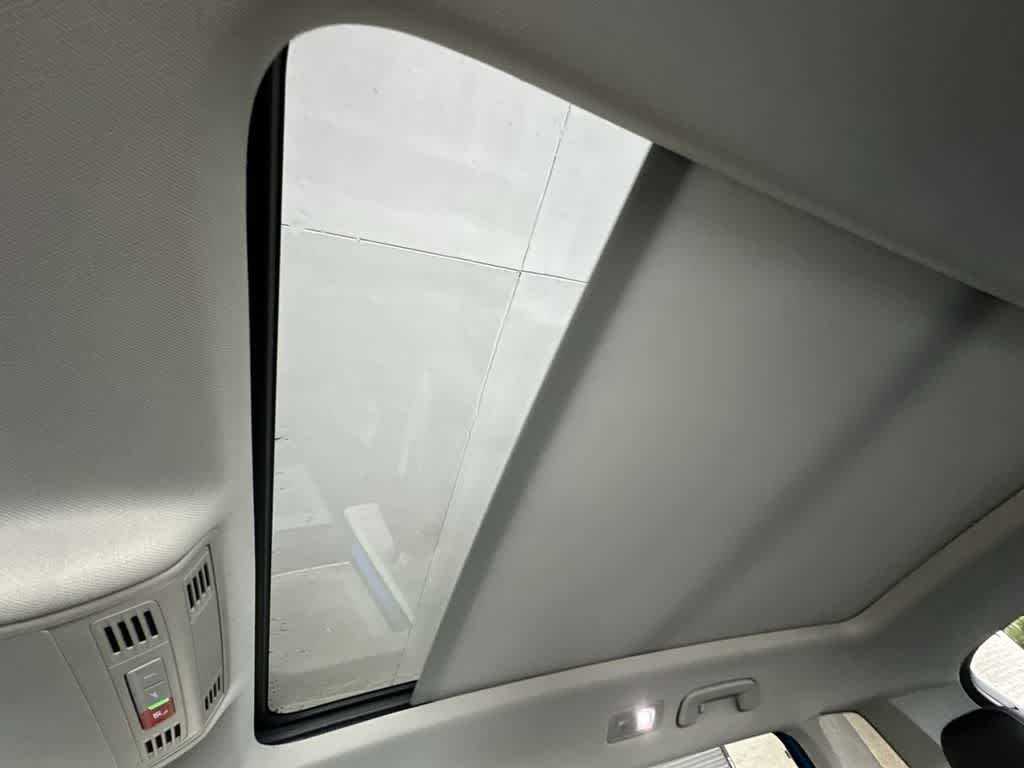 Thumbnail: 2022 Volkswagen Taos - 17