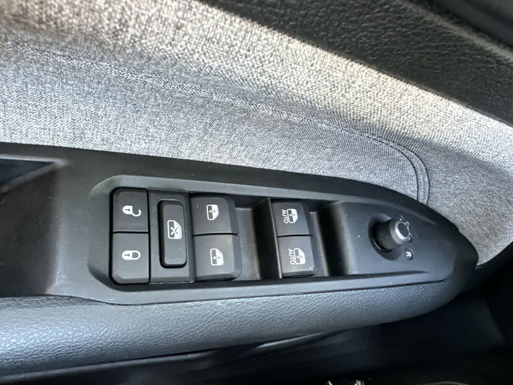 Thumbnail: 2022 Jeep Compass - 17