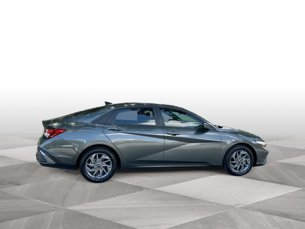 Thumbnail: 2024 Hyundai Elantra - 9