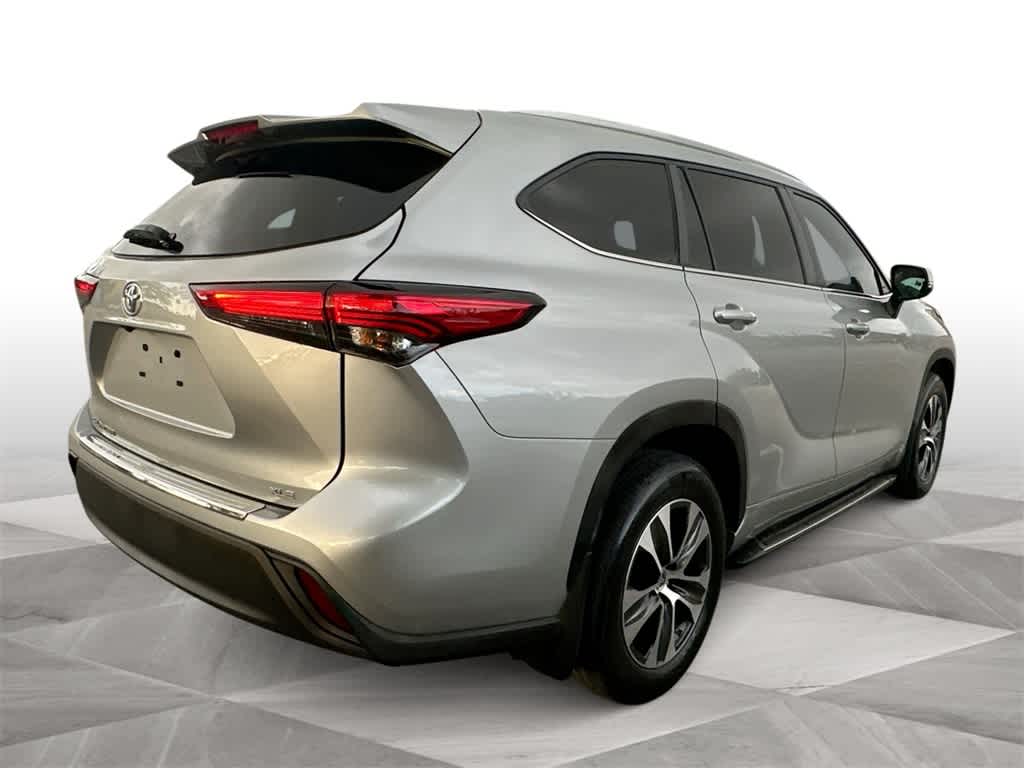 Thumbnail: 2023 Toyota Highlander - 8