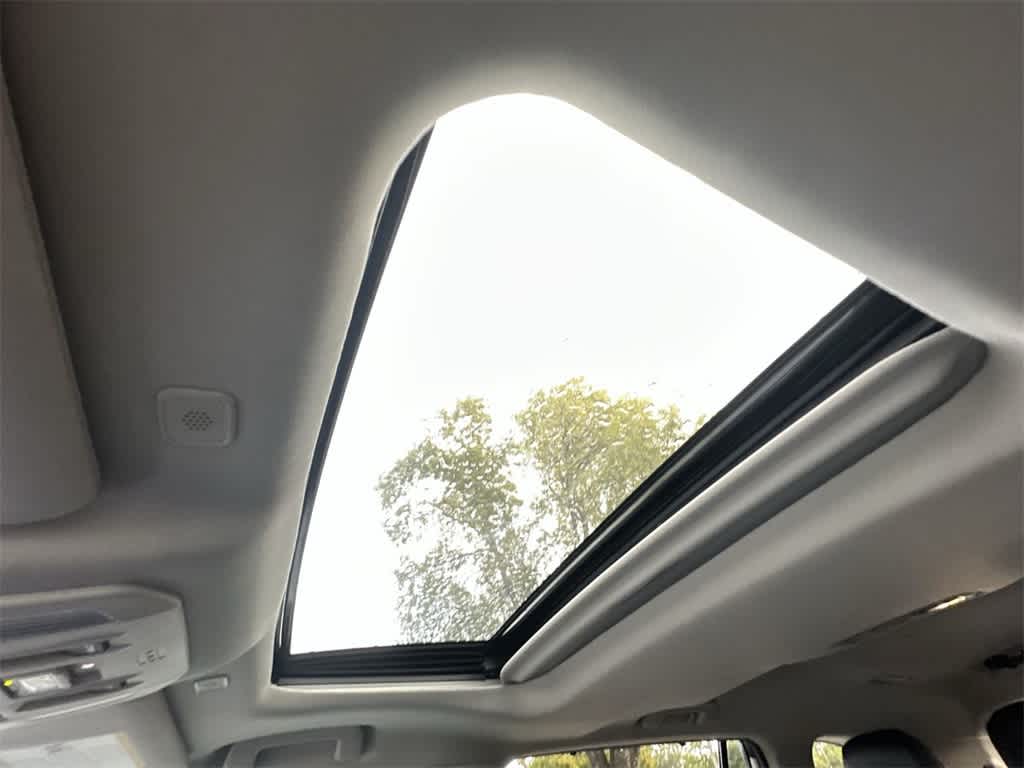 Thumbnail: 2023 Toyota Highlander - 17