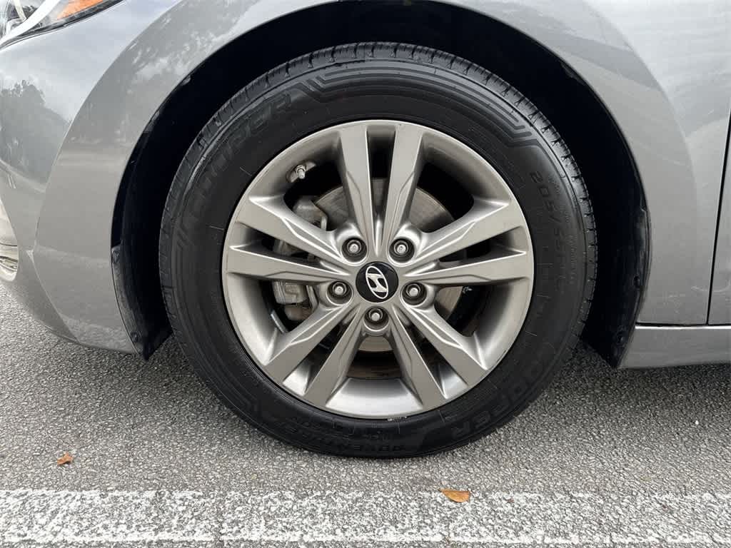 Thumbnail: 2018 Hyundai Elantra - 10