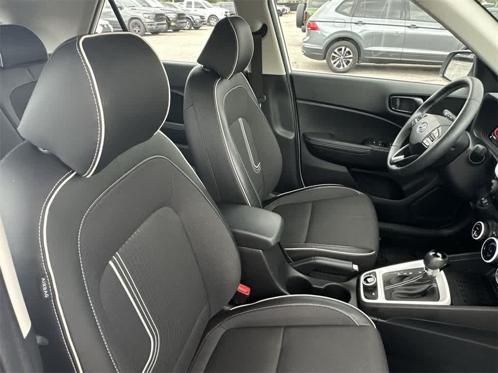 Thumbnail: 2023 Hyundai Venue - 27