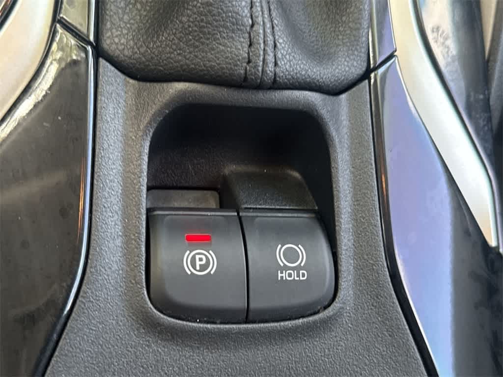2020 Toyota Corolla LE 17