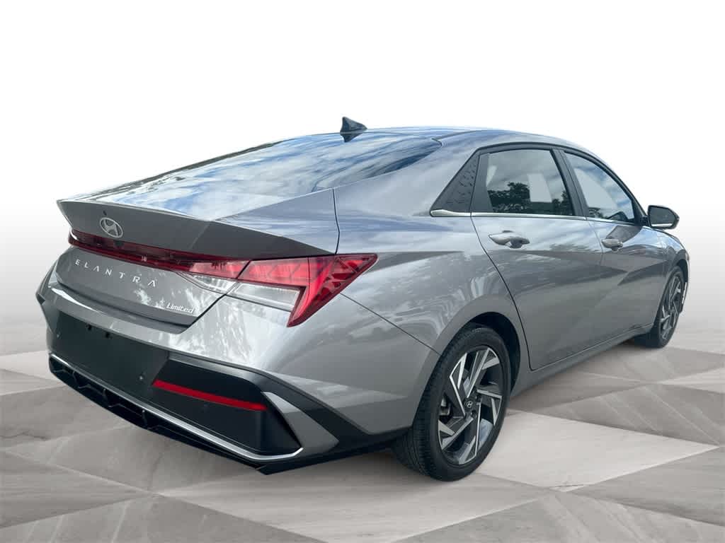 Thumbnail: 2024 Hyundai Elantra - 8