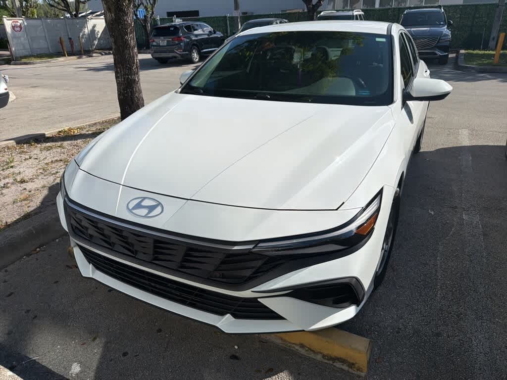 Used 2024 Hyundai Elantra SE Sedan