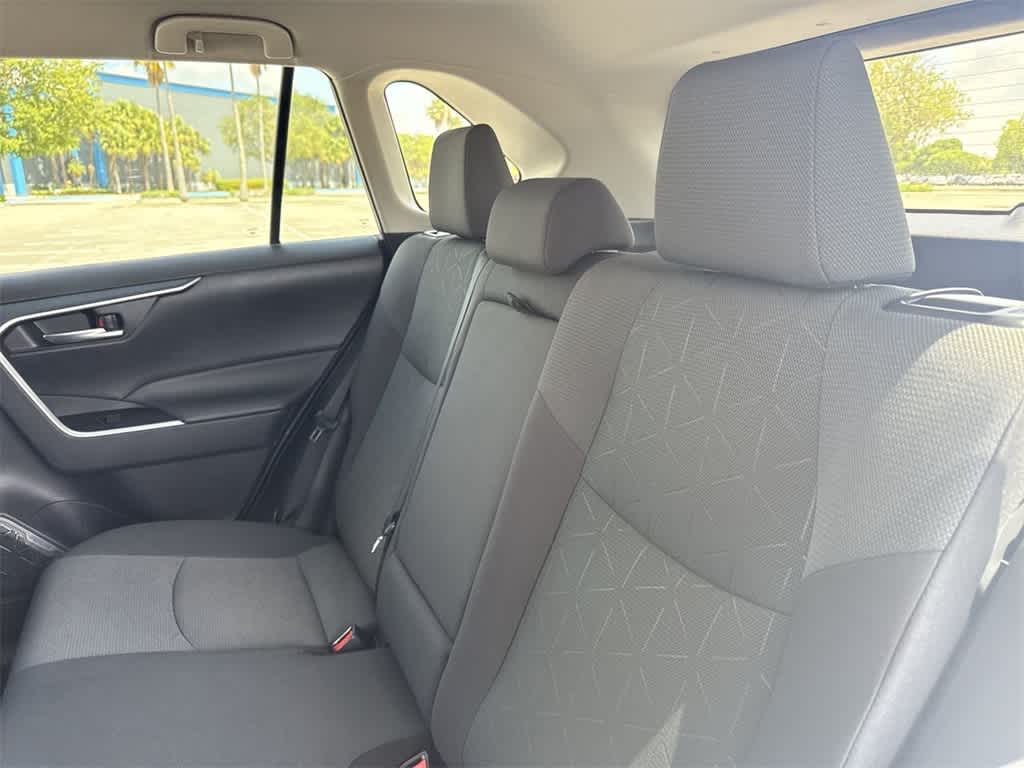 2022 Toyota RAV4 XLE 22
