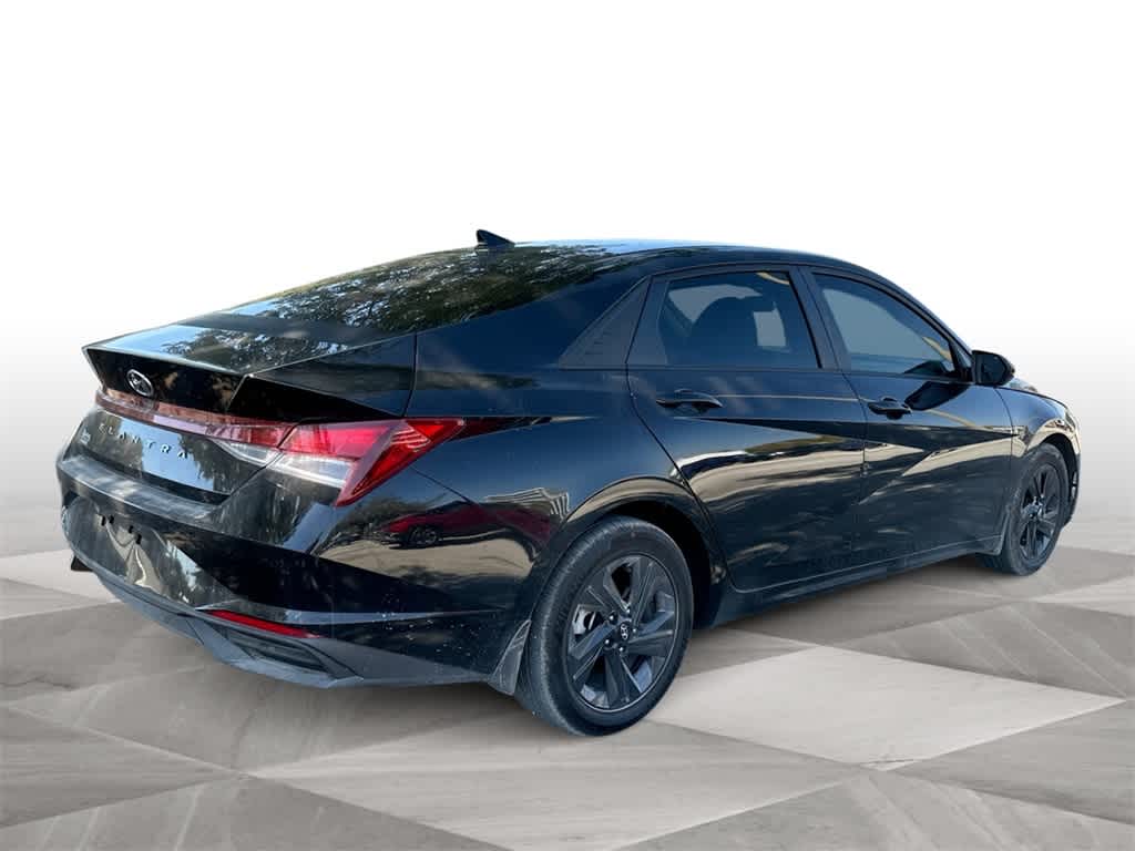 Thumbnail: 2022 Hyundai Elantra - 8