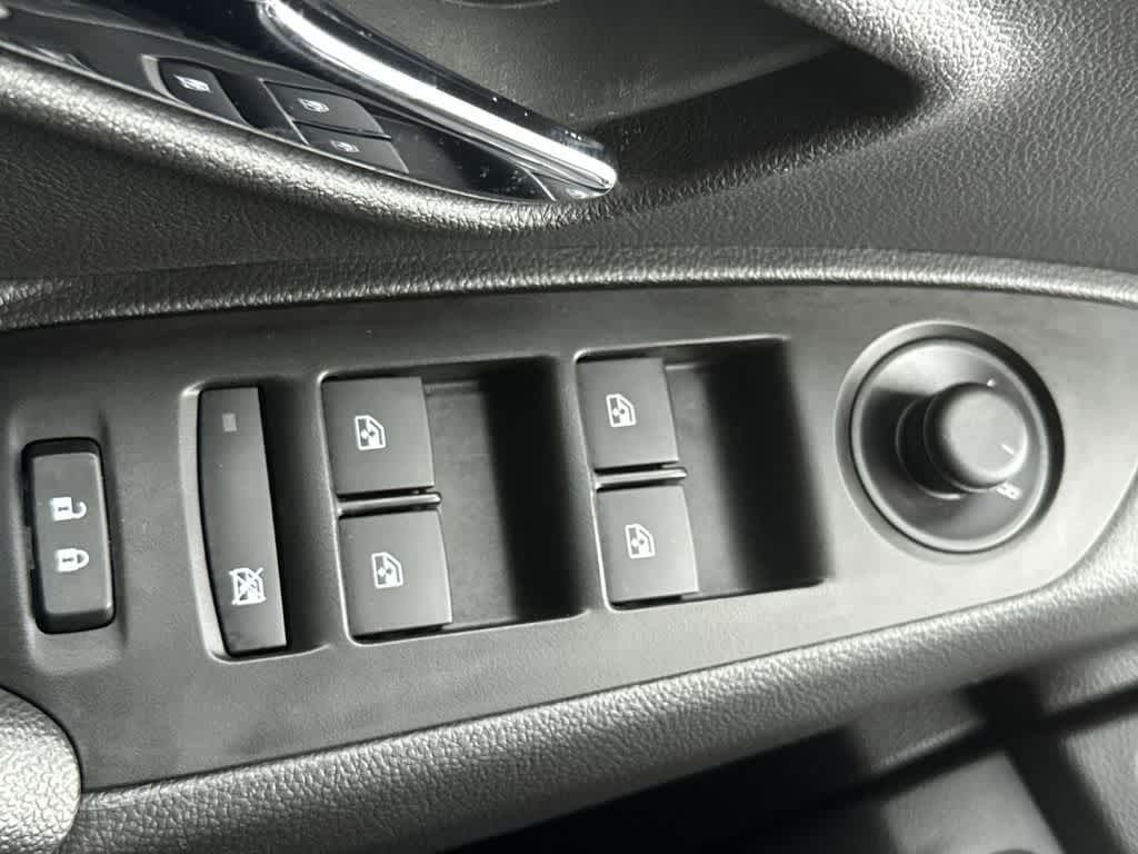 Thumbnail: 2022 Chevrolet Trax - 17