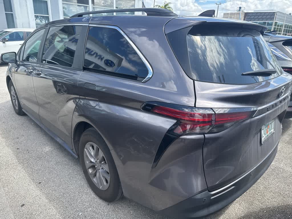 Thumbnail: 2021 Toyota Sienna - 2