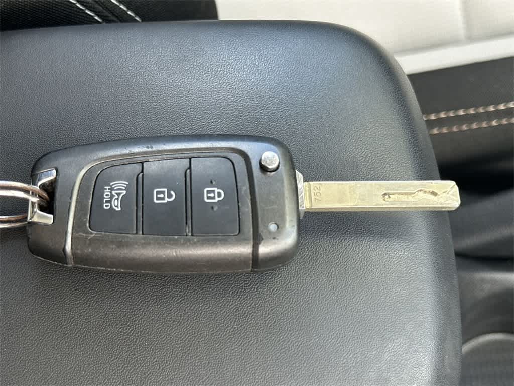 Thumbnail: 2023 Hyundai Venue - 28