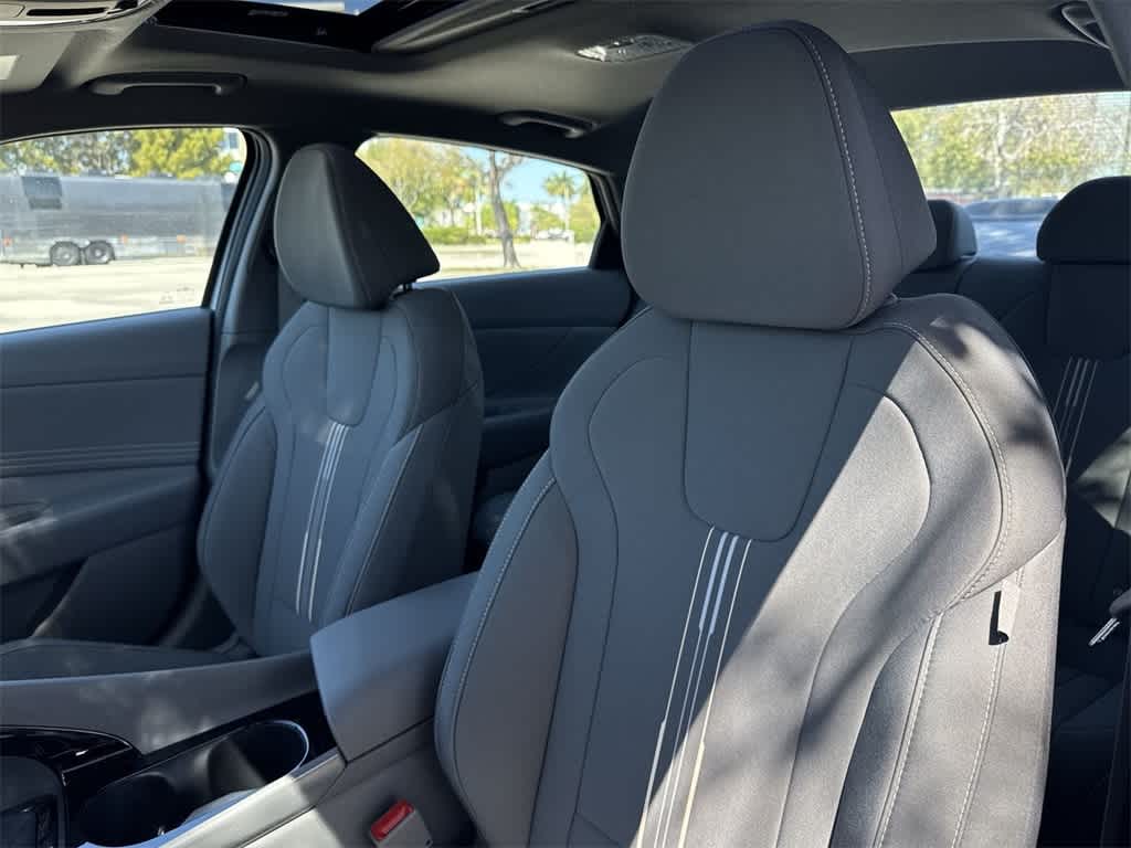 2025 Hyundai Elantra SEL 19
