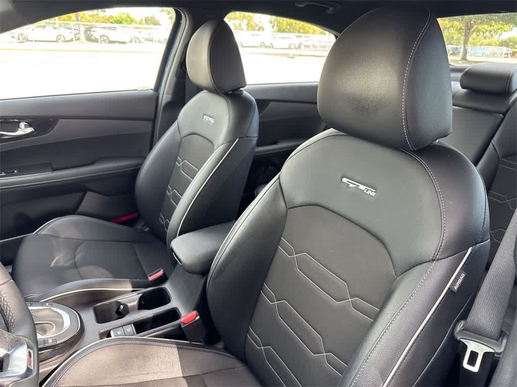 Thumbnail: 2022 Kia Forte - 14