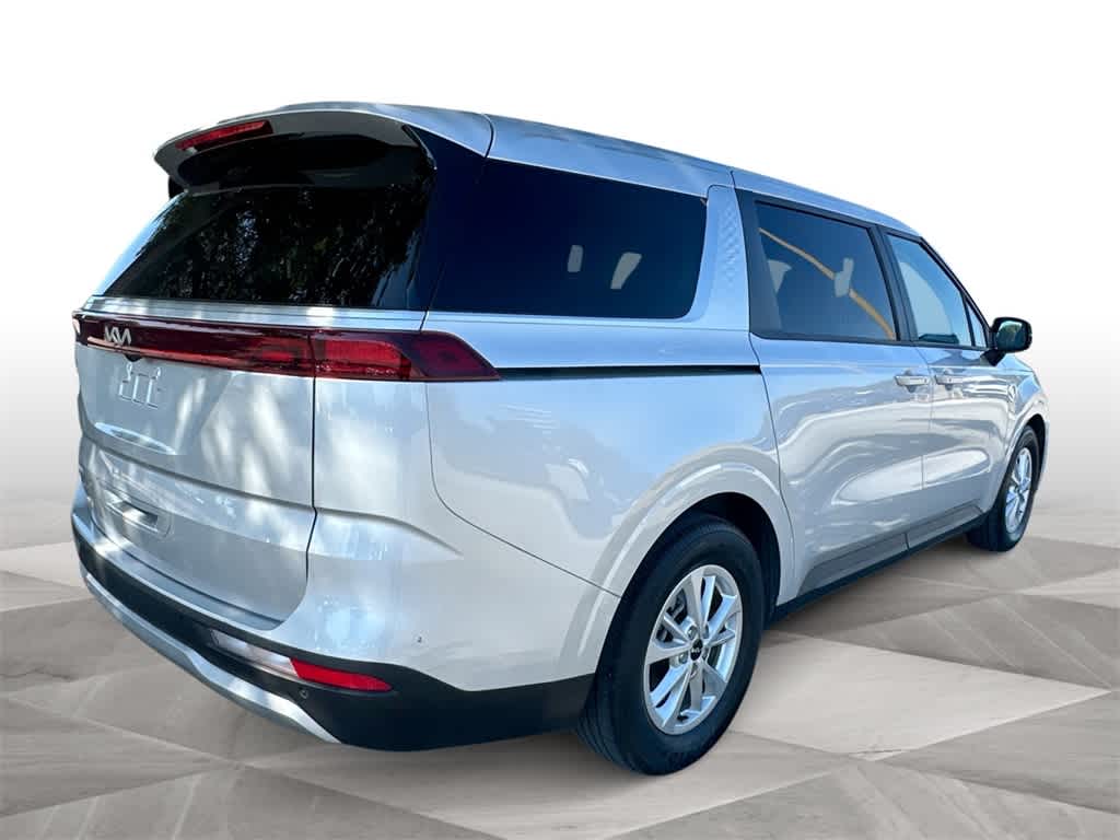 Thumbnail: 2023 Kia Carnival - 8