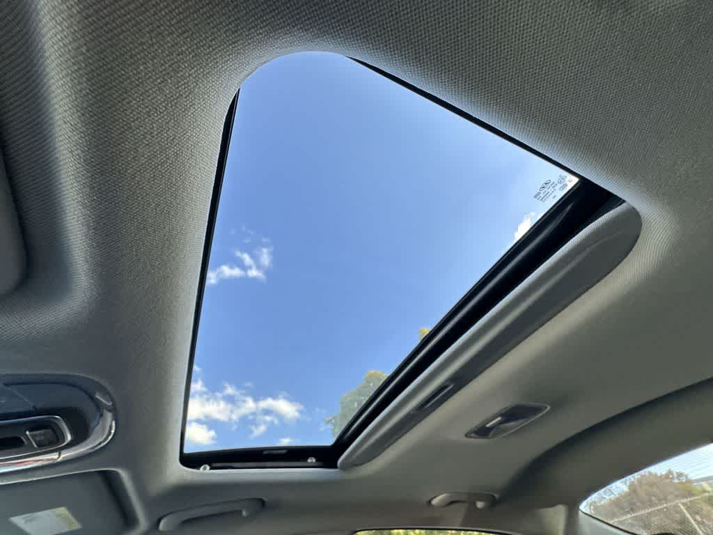 Thumbnail: 2022 Hyundai Elantra - 17