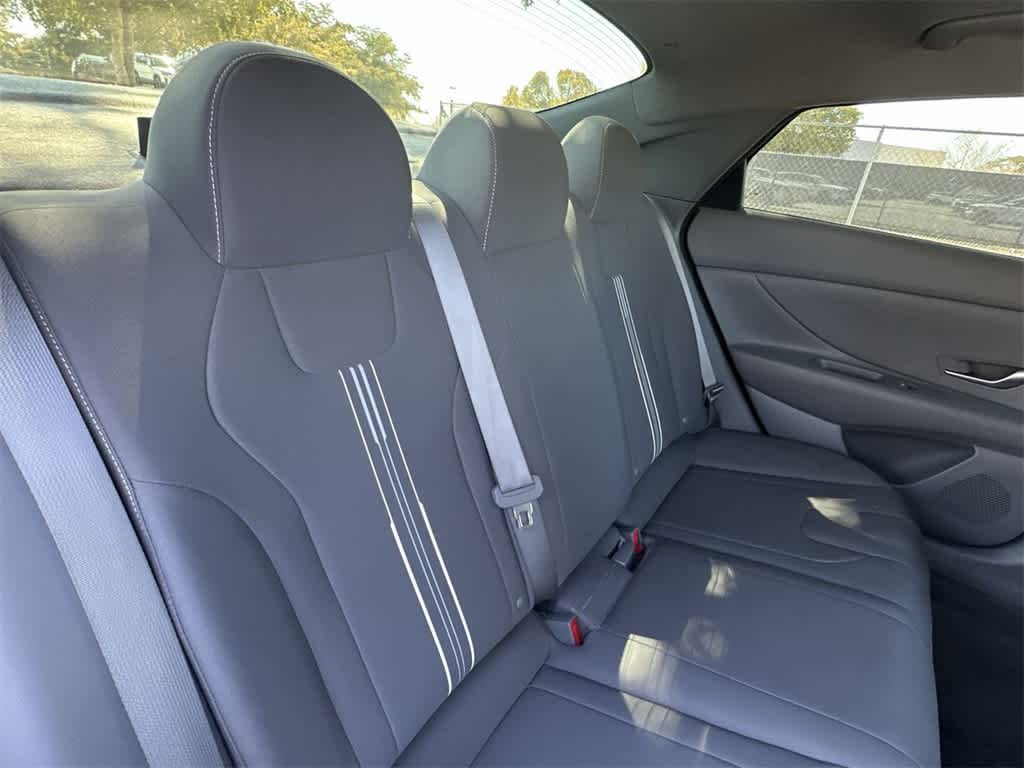 Thumbnail: 2022 Hyundai Elantra - 26