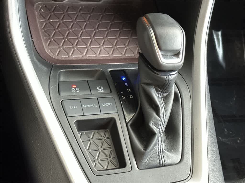 Thumbnail: 2023 Toyota RAV4 - 21