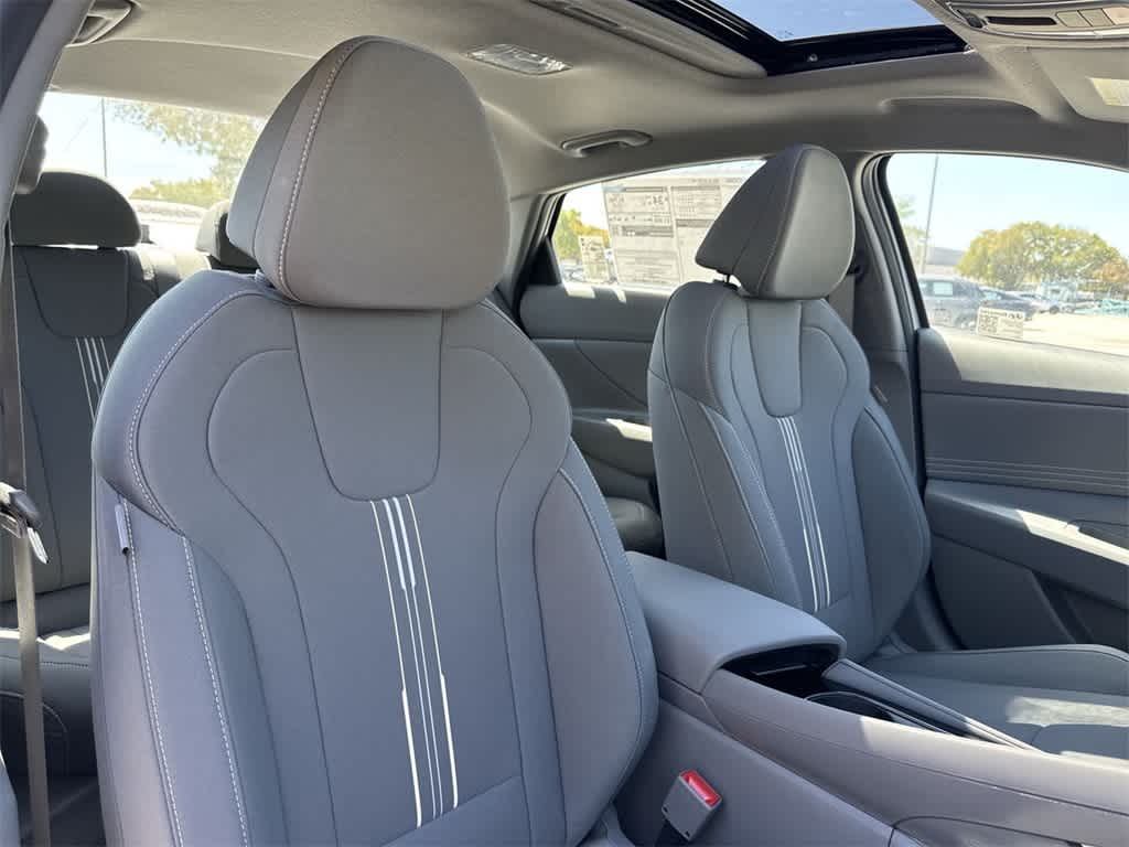 2025 Hyundai Elantra SEL 22