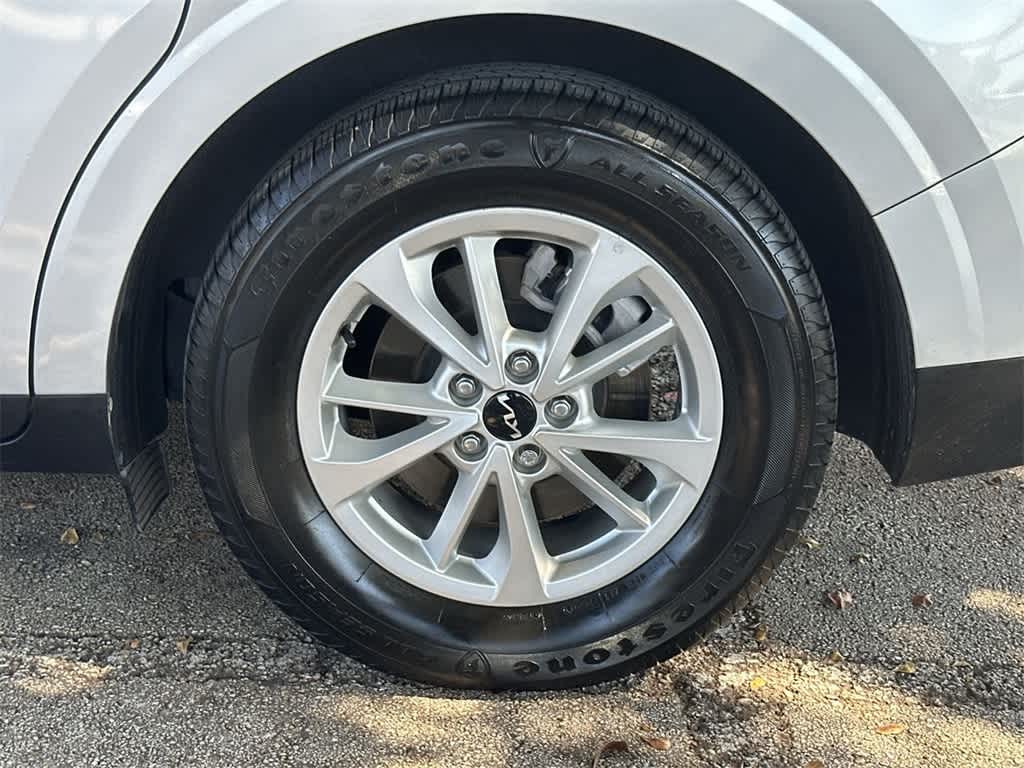 Thumbnail: 2023 Kia Carnival - 11