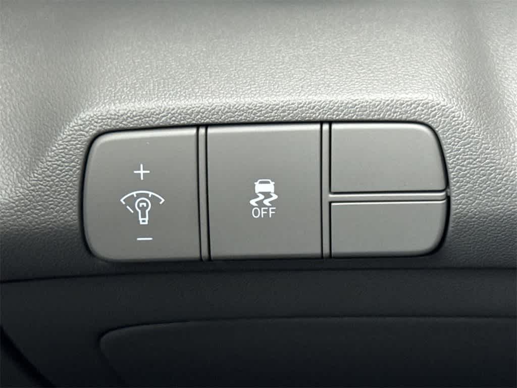 Thumbnail: 2025 Hyundai Elantra - 17