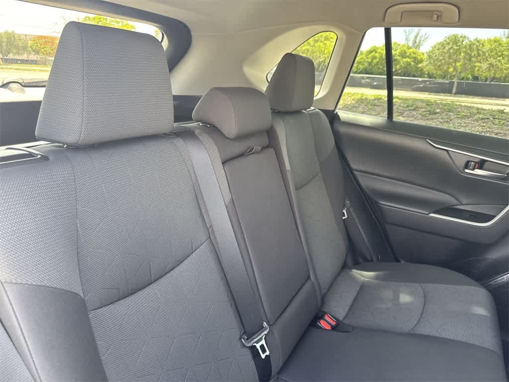 2022 Toyota RAV4 XLE 26