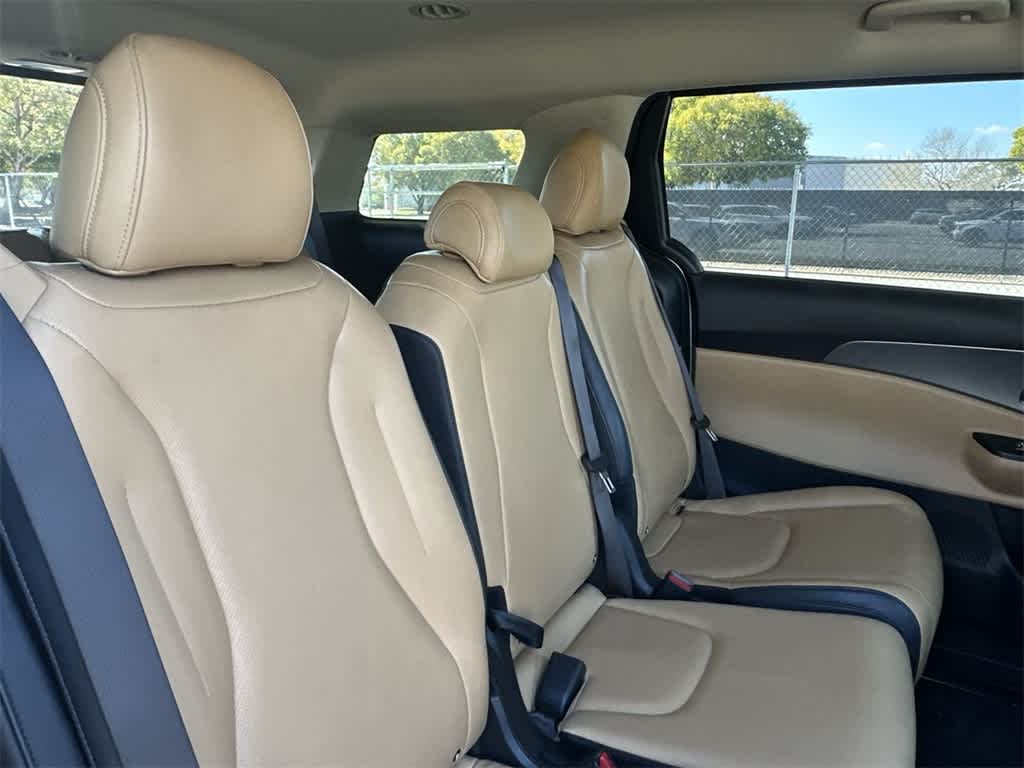 Thumbnail: 2023 Kia Carnival - 26