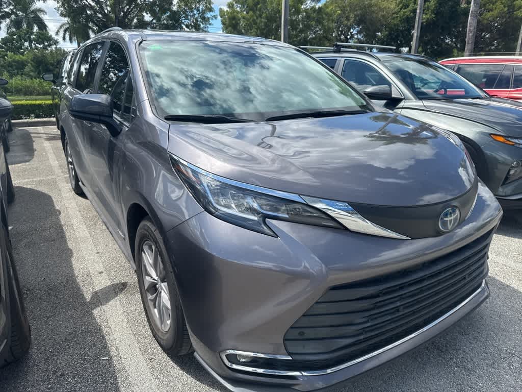 Thumbnail: 2021 Toyota Sienna - 1