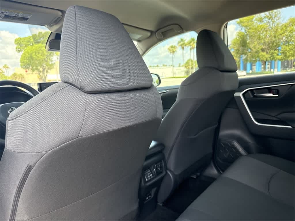 2022 Toyota RAV4 XLE 23