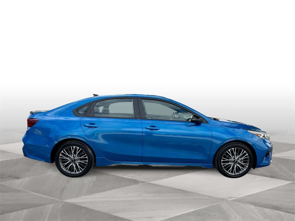 Thumbnail: 2022 Kia Forte - 9