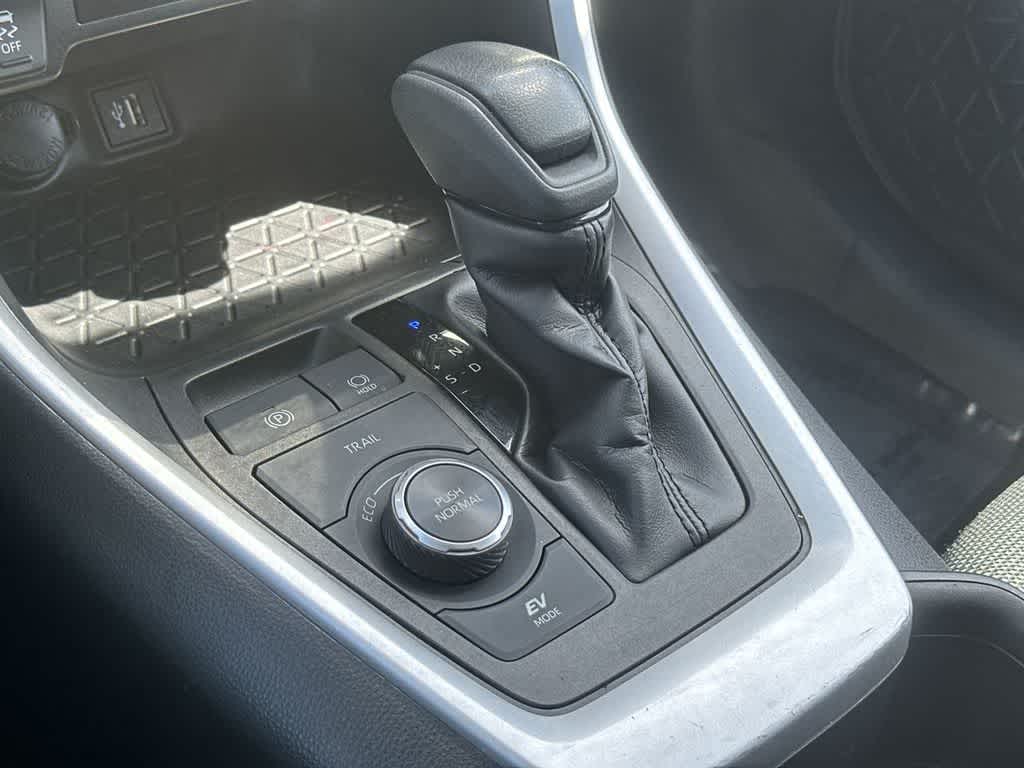 Thumbnail: 2023 Toyota RAV4 - 21