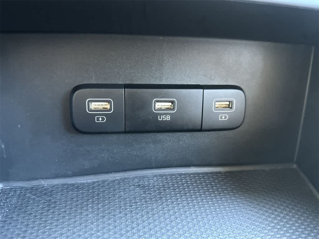 Thumbnail: 2023 Kia Carnival - 17