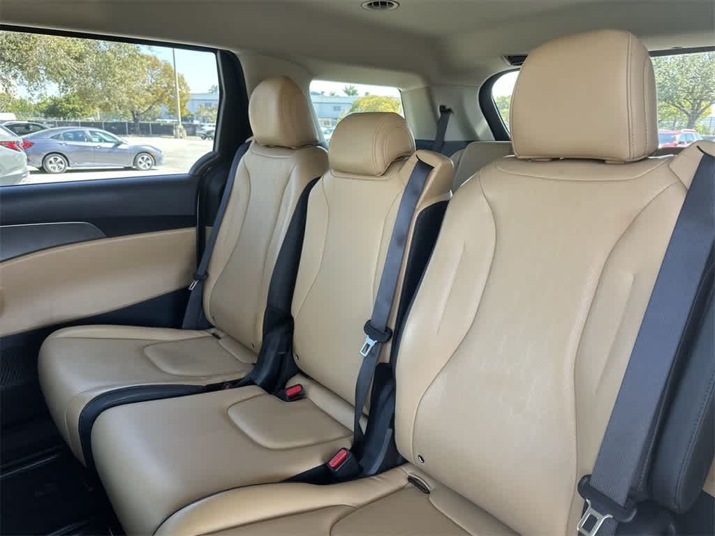 Thumbnail: 2023 Kia Carnival - 22