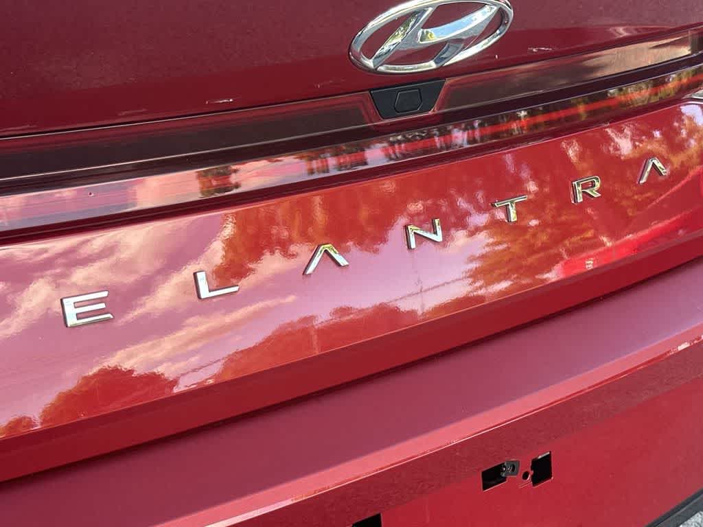 Thumbnail: 2022 Hyundai Elantra - 11