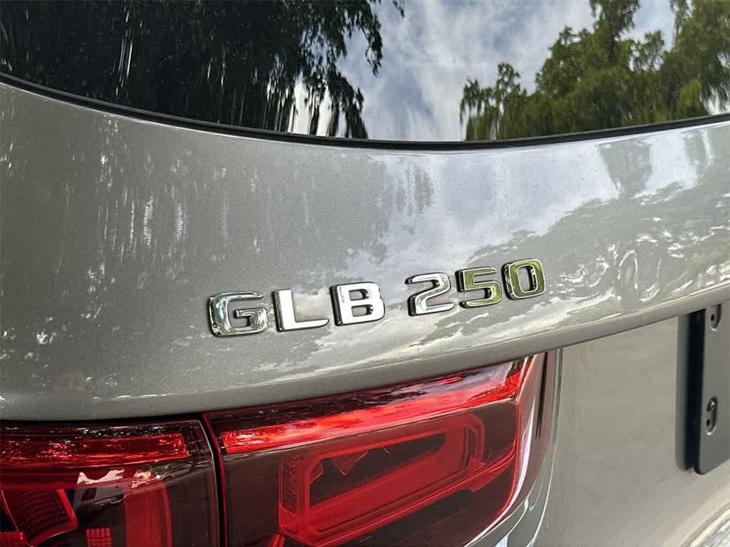 Thumbnail: 2022 Mercedes-Benz GLB - 10