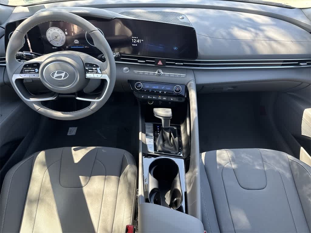 2025 Hyundai Elantra SEL 18