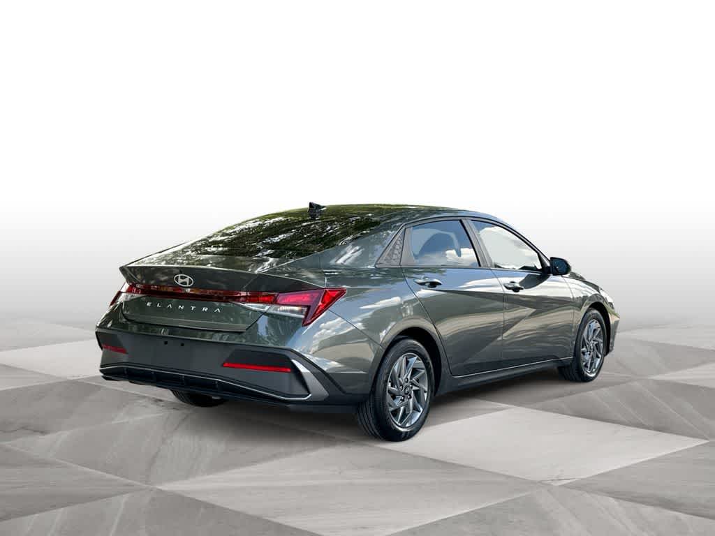 Thumbnail: 2024 Hyundai Elantra - 8
